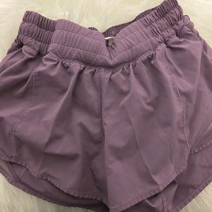 Lulu Lemon Hotty Hot Shorts 2.5”